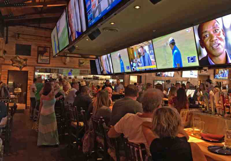 Review Of Twin Peaks 33324 Restaurant 2000 S University Dr Twin Peaks Bar