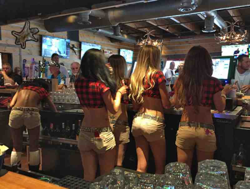 Review Of Twin Peaks 33324 Restaurant 2000 S University Dr Twin Peaks Bar View